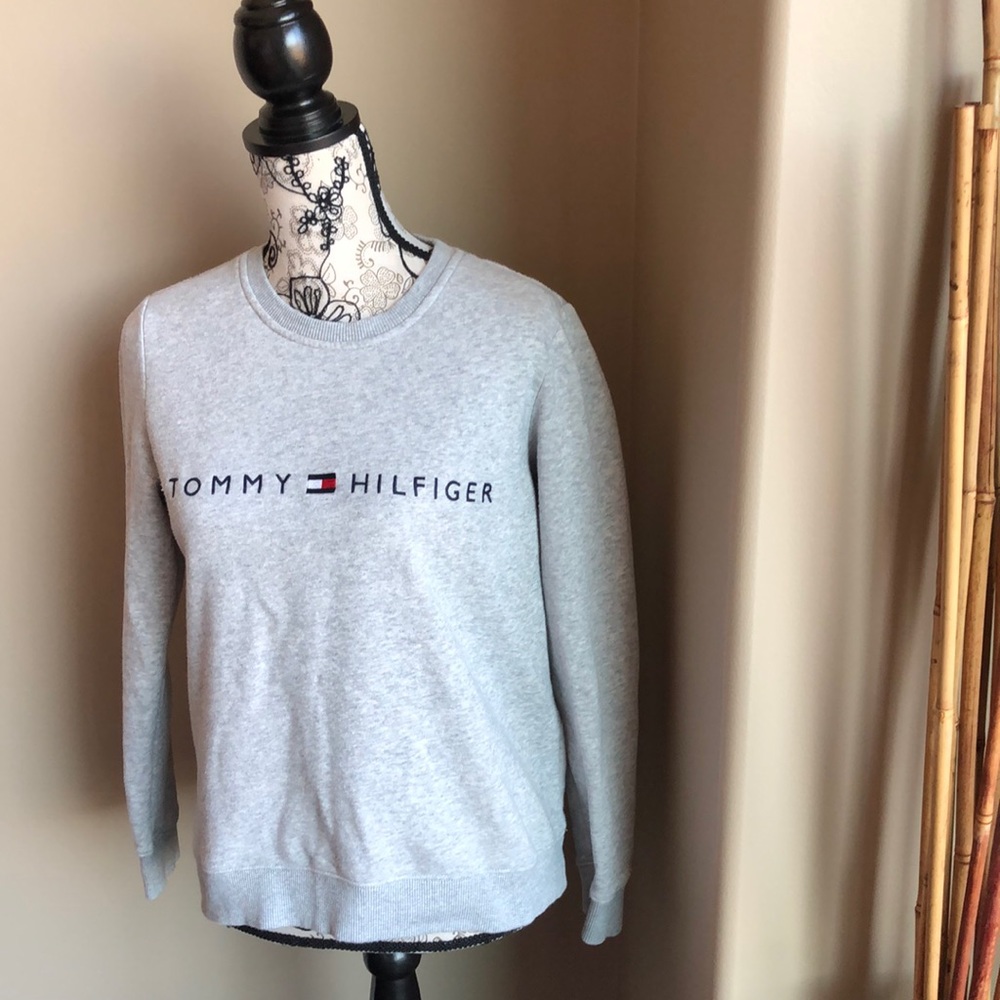 🌻3/$20 Tommy Hilfiger classic crew neck sweatshirt
